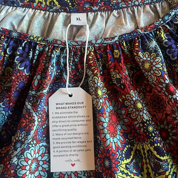 Amazon Blouse - Picture 3 of 3